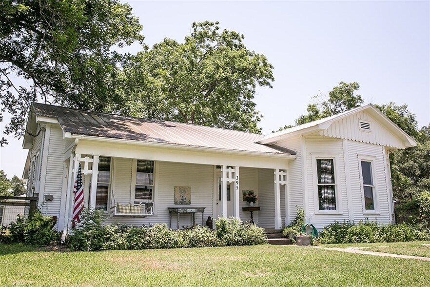 395 Centennial St, Carmine, TX 78932