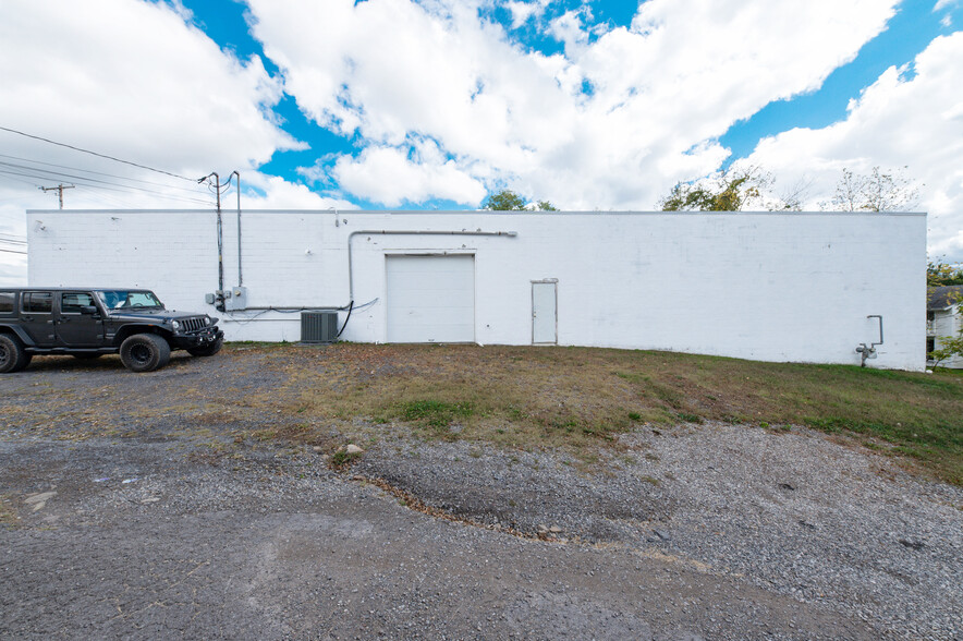 422 E Main St, Kingwood, WV for lease - Building Photo - Image 3 of 17