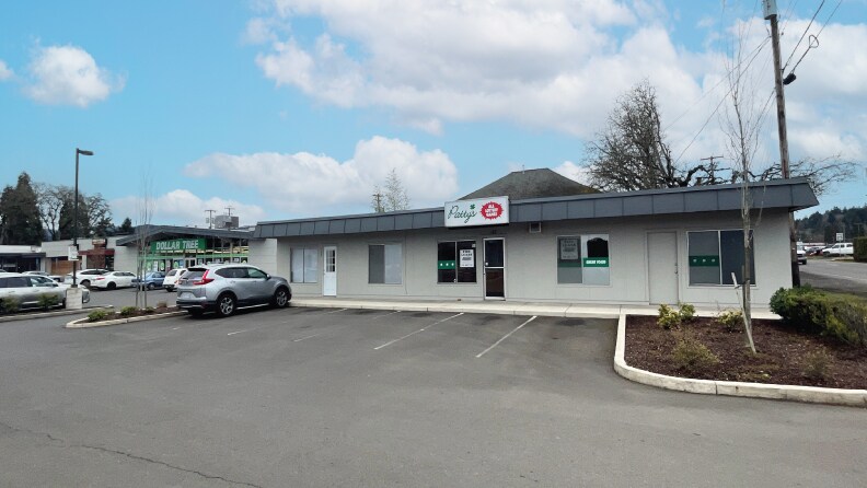 105 E Oregon Ave, Creswell, OR for lease - Building Photo - Image 1 of 10