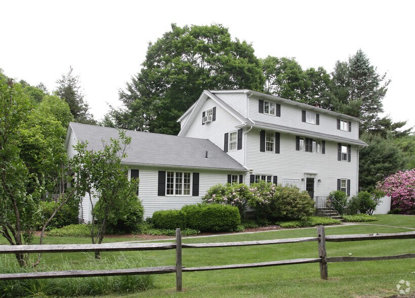 17 River Rd, Washington Depot, CT 06794