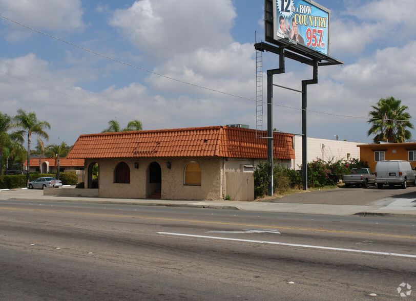 669-681 S Mollison Ave, El Cajon, CA for lease - Building Photo - Image 3 of 11