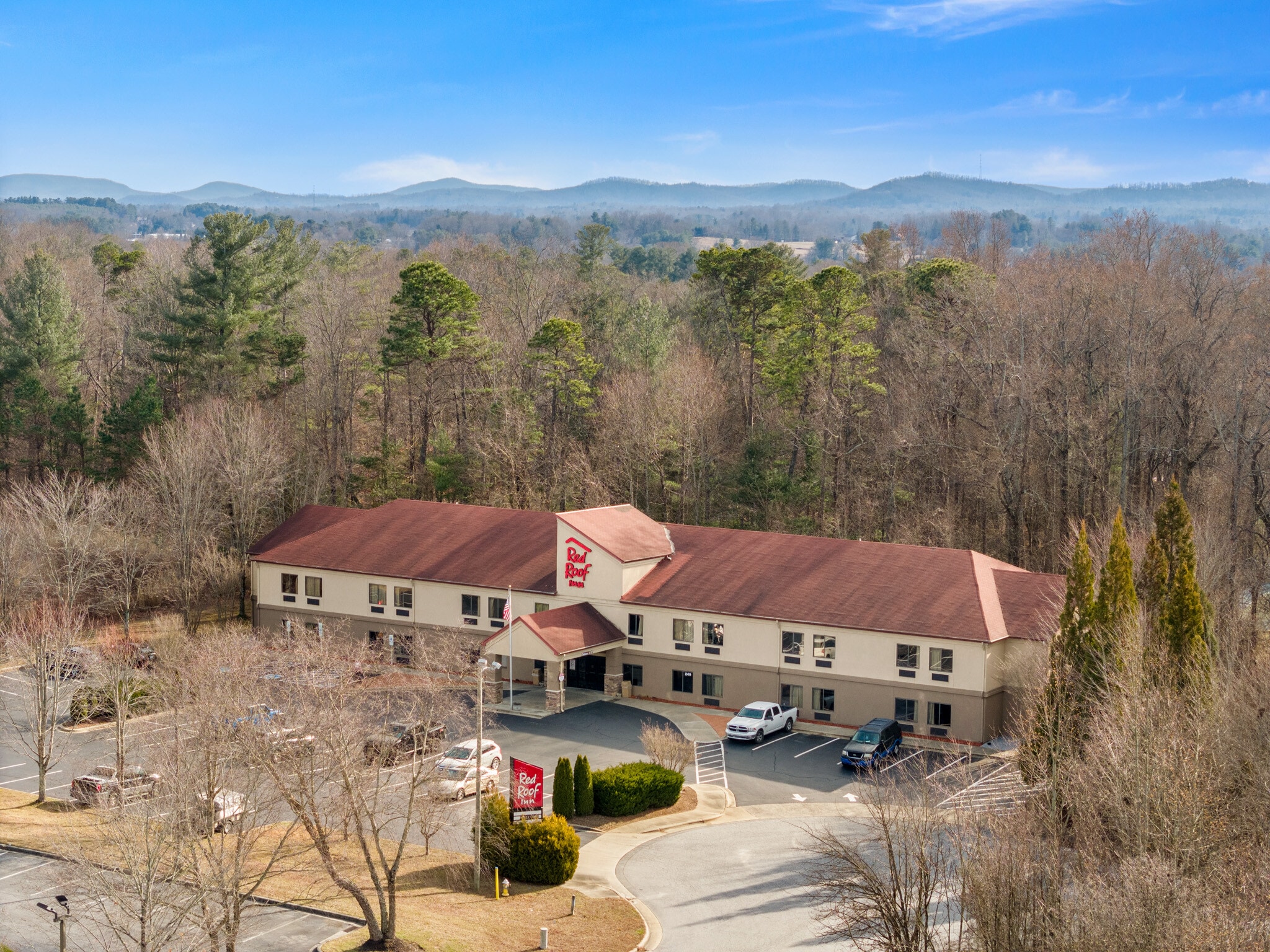 240 Mitchelle Dr, Hendersonville, NC for sale Building Photo- Image 1 of 30