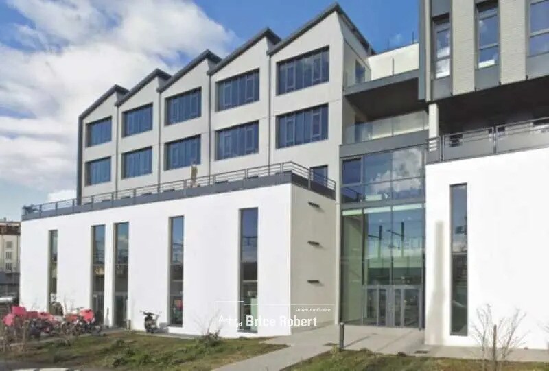 Office in Lyon for lease Building Photo- Image 1 of 3