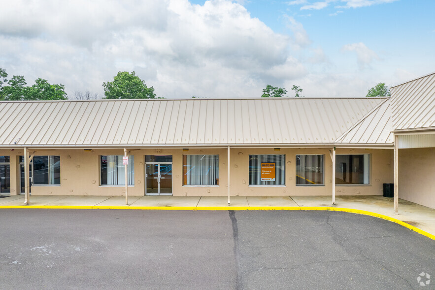 219-241 W Butler Ave, Chalfont, PA for lease - Building Photo - Image 3 of 5