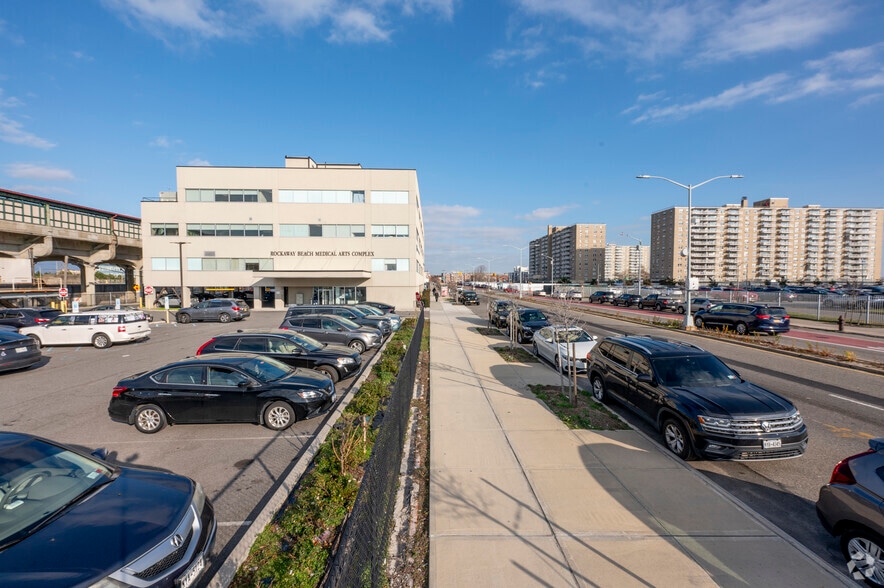 10520 Rockaway Beach Blvd, Rockaway Park, NY for lease - Building Photo - Image 3 of 22