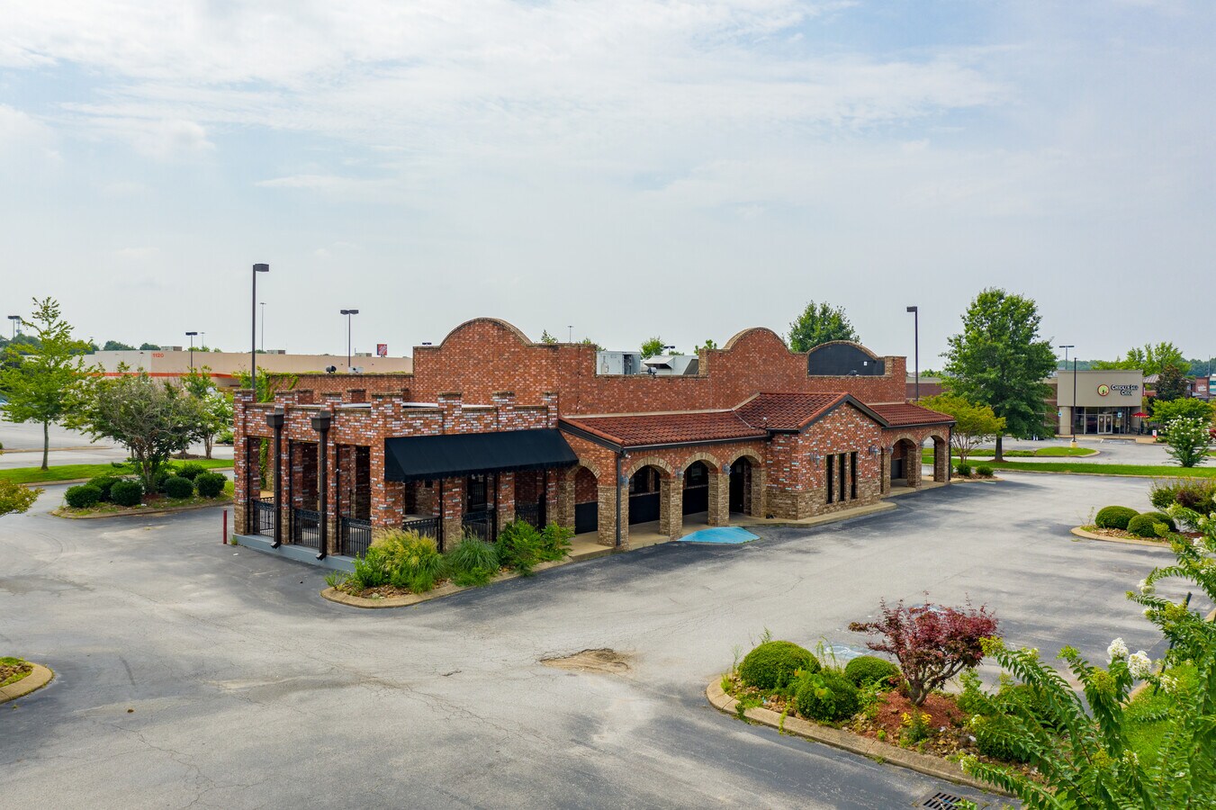 1110 Vann Dr, Jackson, TN 38305