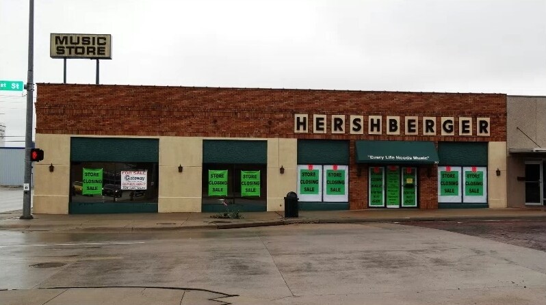 202 W 1st St, McCook, NE for sale - Primary Photo - Image 1 of 1