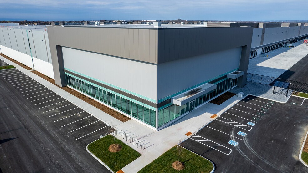 537 E Kingston Rd, Ajax, ON for lease - Building Photo - Image 1 of 7