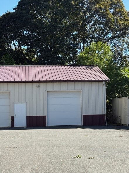 597 Broadway, Lynnfield, MA for lease - Building Photo - Image 1 of 2