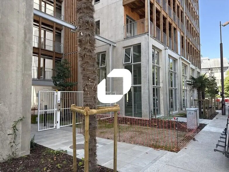 Retail in Nantes for lease - Building Photo - Image 3 of 12