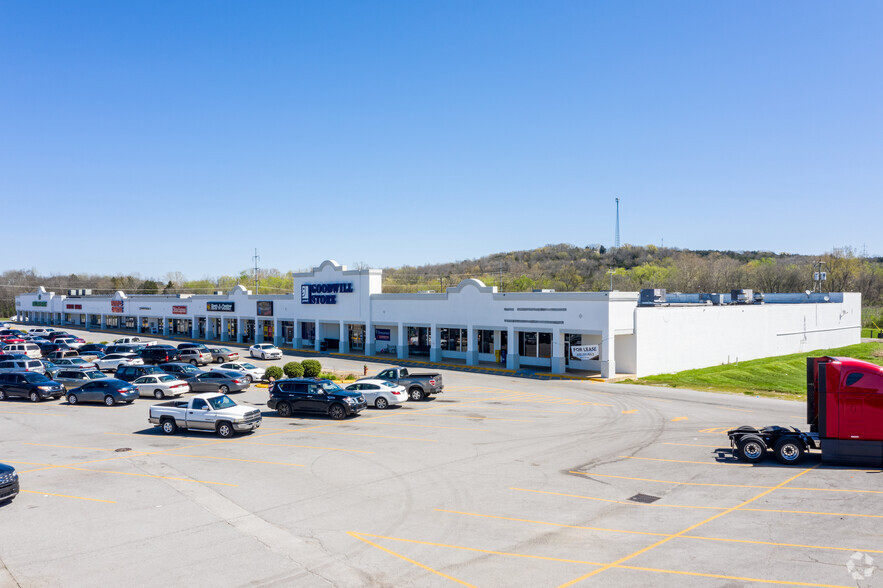 1202-1218 Huntsville Hwy, Fayetteville, TN for lease - Building Photo - Image 1 of 6