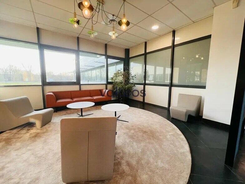 Office in Labège for lease - Lobby - Image 3 of 8