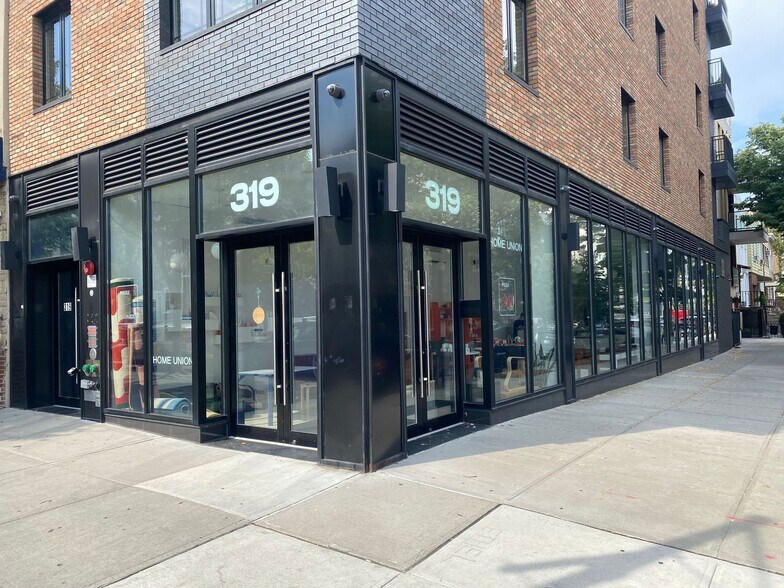 319 Graham Ave, Brooklyn, NY for sale - Building Photo - Image 1 of 1