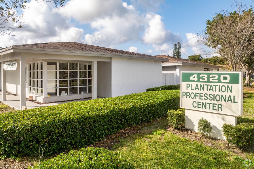 4330 W Broward Blvd, Plantation, FL for lease - Building Photo - Image 2 of 8