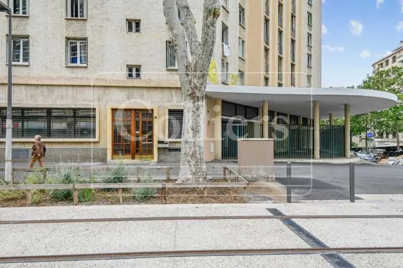 Office in Marseille for lease - Building Photo - Image 1 of 3