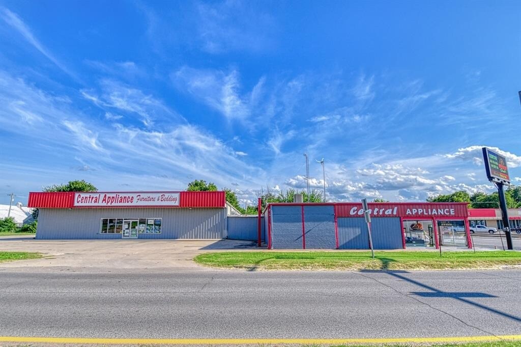 Retail in Anadarko, OK for sale Primary Photo- Image 1 of 1