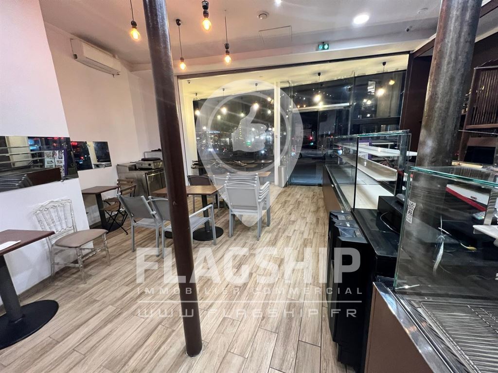 Retail in Paris for lease Interior Photo- Image 1 of 6