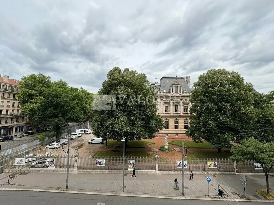 Office in Lyon for sale Building Photo- Image 1 of 1