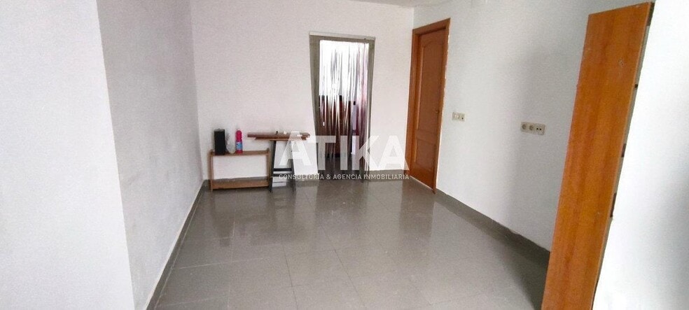 Retail in València for lease - Building Photo - Image 1 of 4