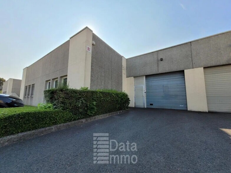 Industrial in Lognes for lease - Building Photo - Image 2 of 9