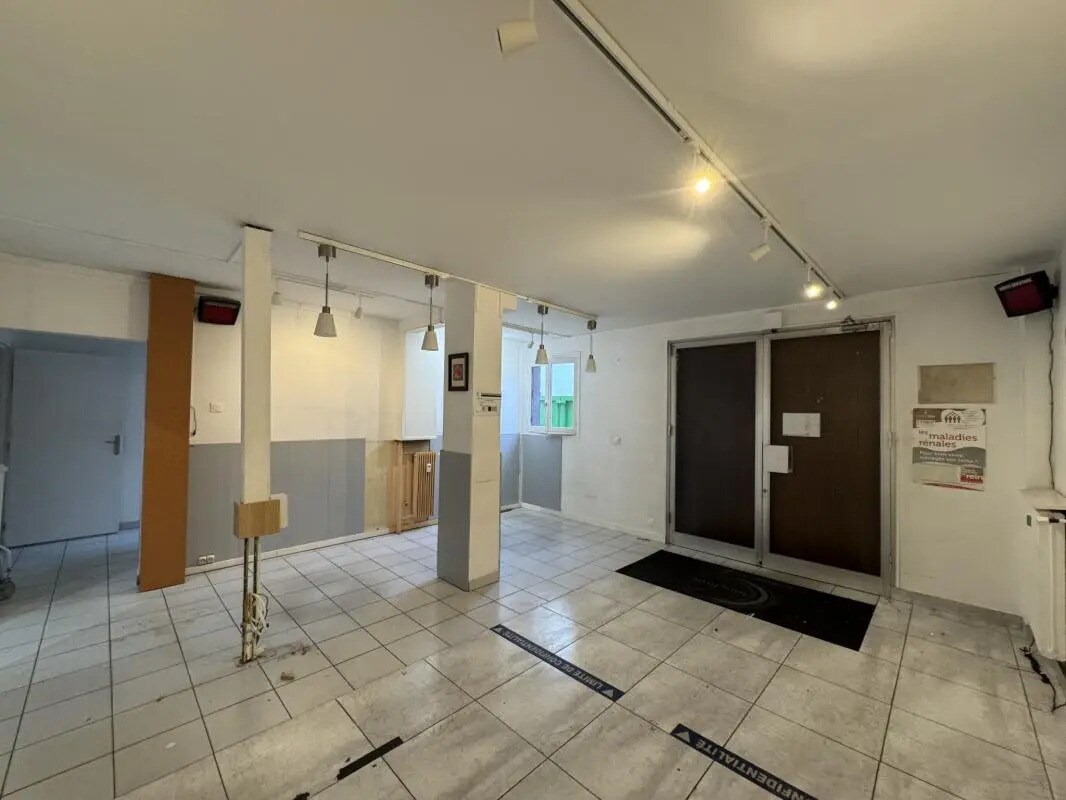 Retail in Bezons for lease Interior Photo- Image 1 of 10