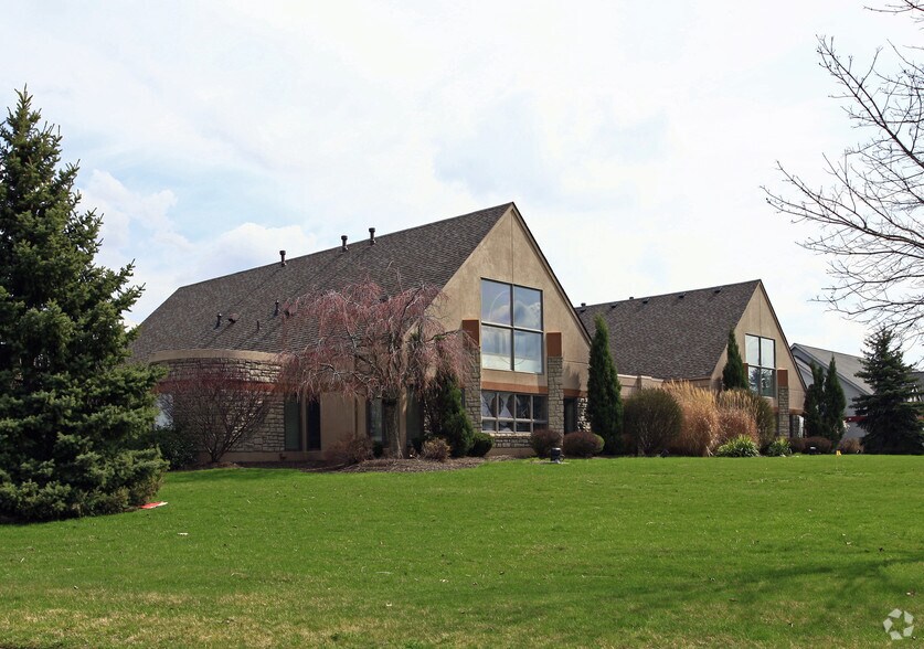 5320 Hoag Dr, Elyria, OH for sale - Primary Photo - Image 1 of 1