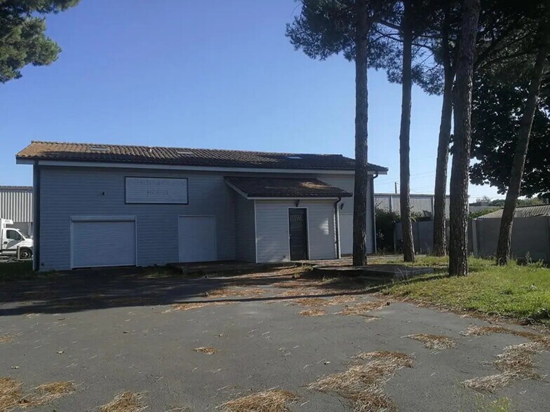 Office in Le Haillan for sale - Building Photo - Image 3 of 15