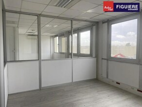 Office in Aix-en-Provence for lease Interior Photo- Image 2 of 5