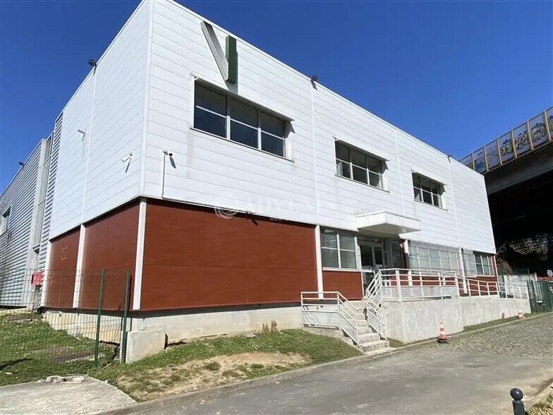 Office in Arcueil for lease - Building Photo - Image 2 of 12