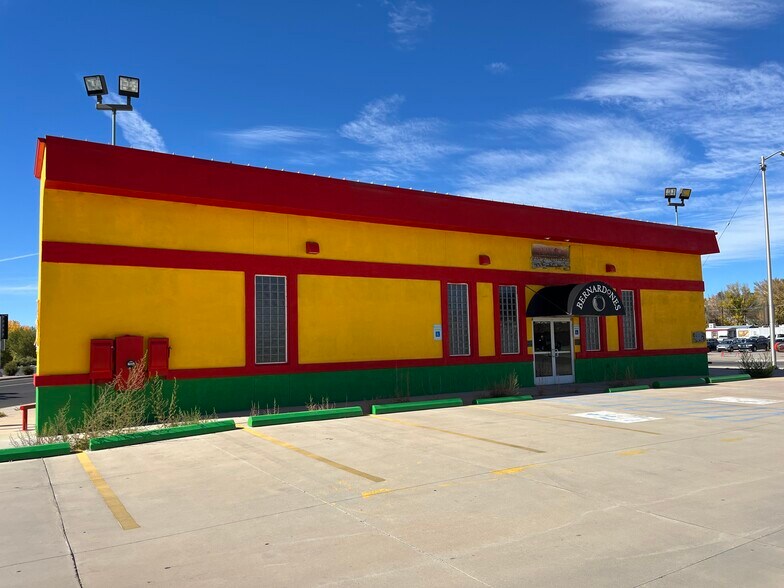 933 W Main St, Farmington, NM for lease - Building Photo - Image 3 of 11