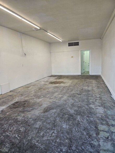 1320-1322 University Blvd N, Jacksonville, FL for lease - Interior Photo - Image 2 of 5