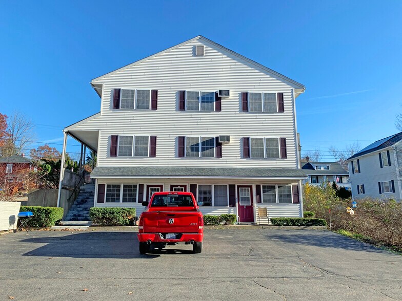 20 Francis Ave, Hooksett, NH 03106