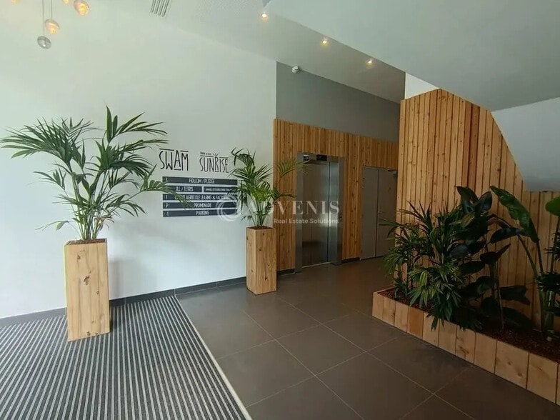 Office in Lille for lease - Lobby - Image 2 of 8