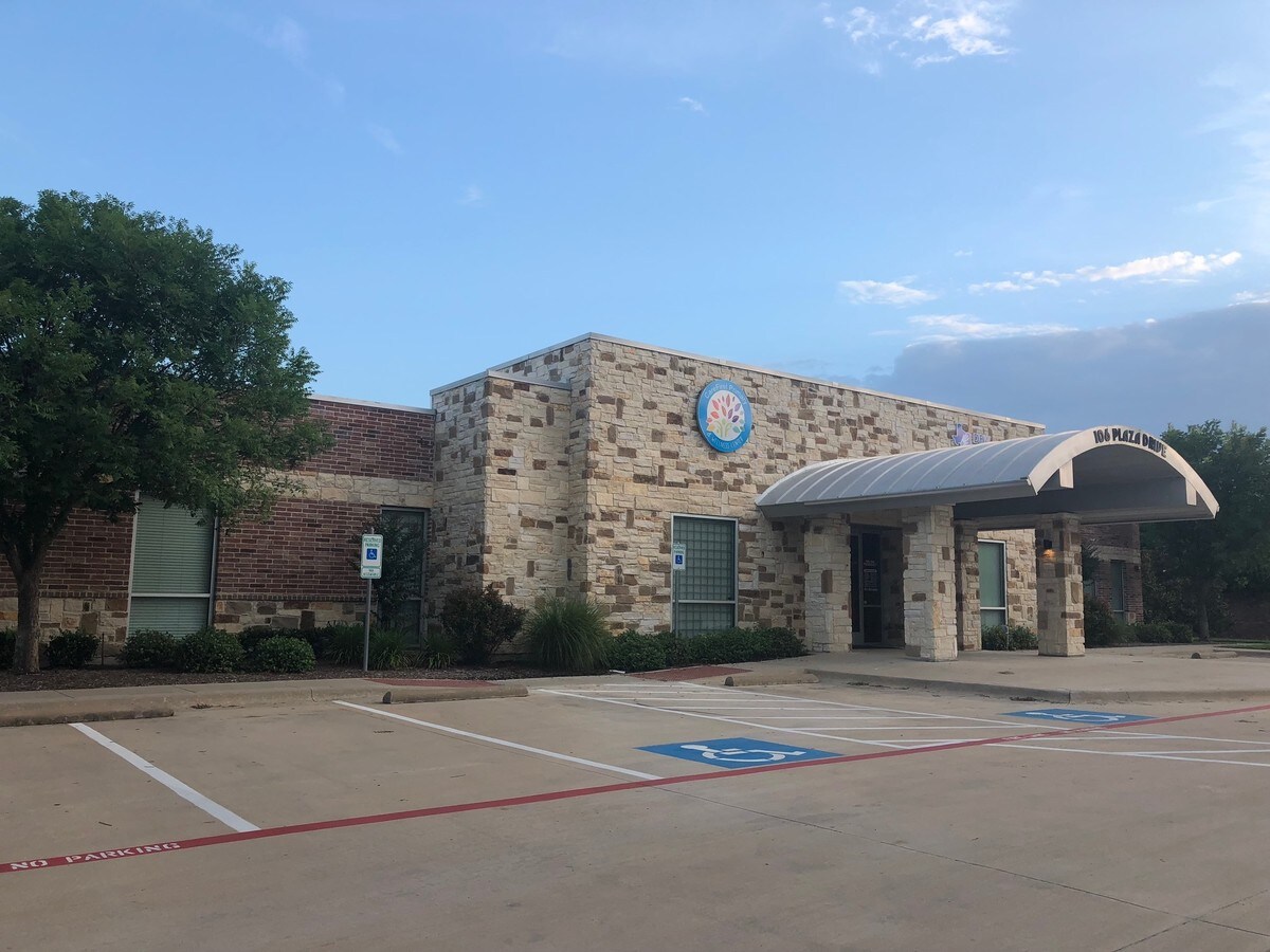 106 Plaza Dr, Red Oak, TX 75154