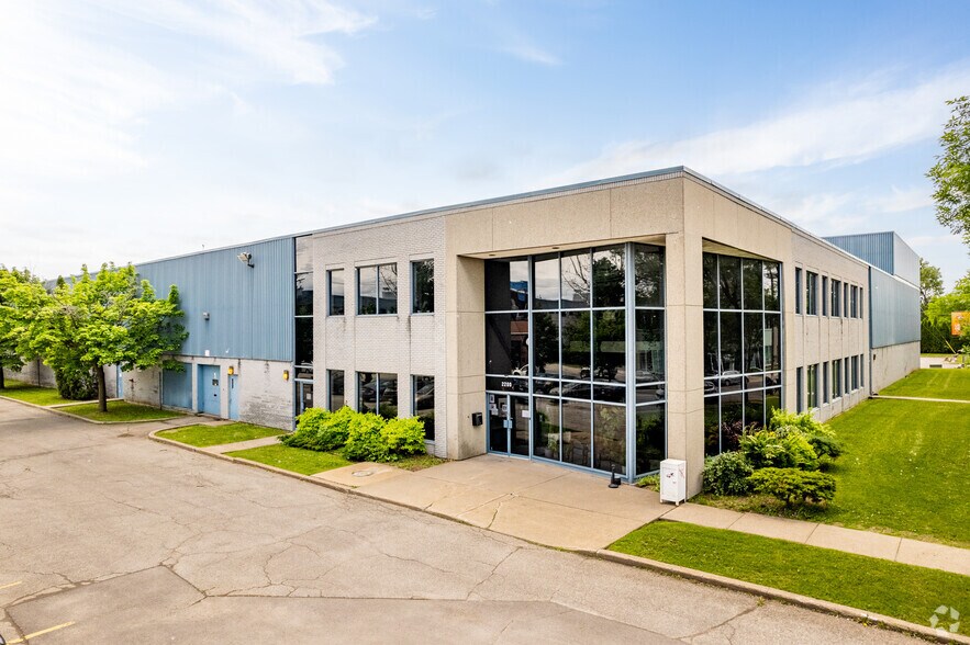 2200 Av Bennett, Montréal, QC for sale - Primary Photo - Image 1 of 1