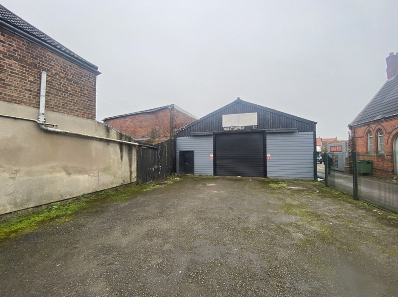 22 Fieldside, Scunthorpe for lease - Primary Photo - Image 1 of 1