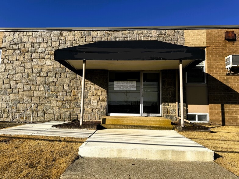 40 Commerce Pl, Hicksville, NY for lease - Building Photo - Image 2 of 10