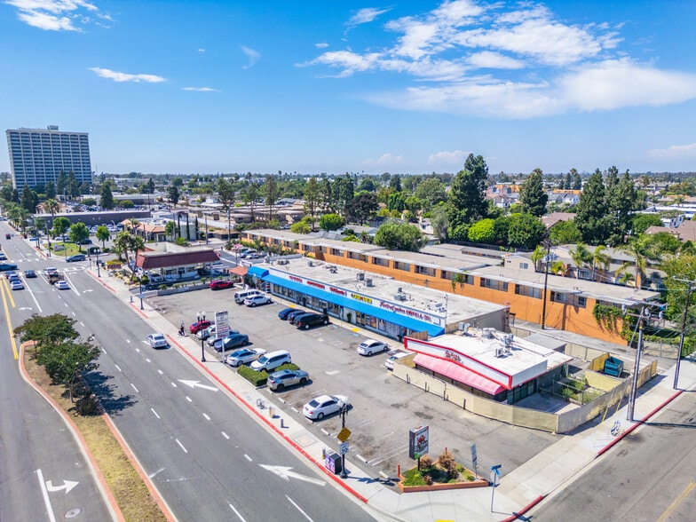 570-590 W 19th St, Costa Mesa, CA for sale - Building Photo - Image 3 of 13