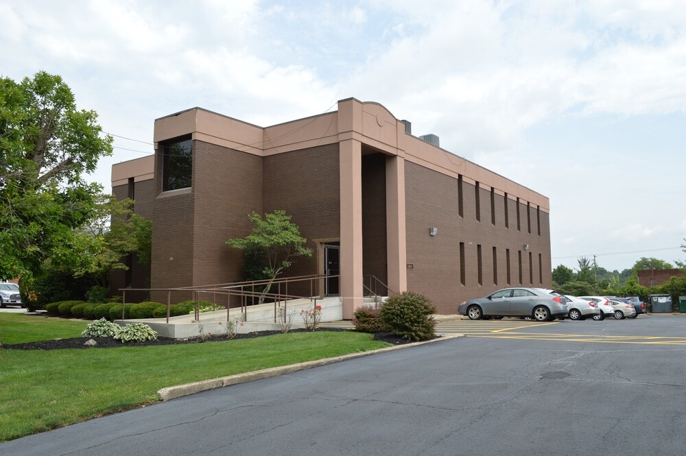 2841 Riviera Dr, Fairlawn, OH 44333