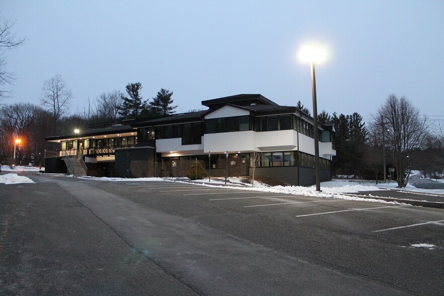 2 Corporate Dr, Central Valley, NY for sale - Building Photo - Image 1 of 1