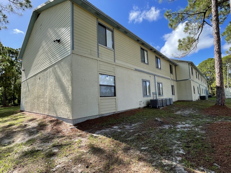 300 Mercury Ave SE, Palm Bay, FL for sale - Building Photo - Image 3 of 10