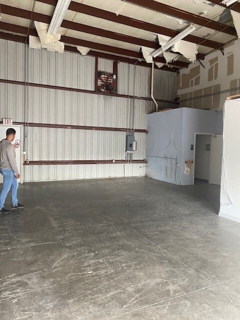 2621 NE 9th Ave, Cape Coral, FL for lease Interior Photo- Image 1 of 6