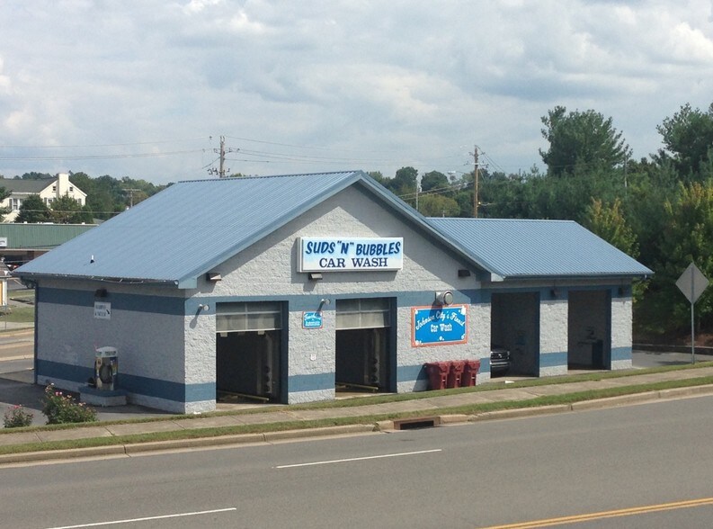 1909 Knob Creek Rd, Johnson City, TN 37604