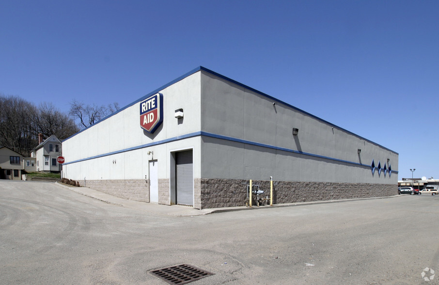 1025 Ashmun St, Sault Sainte Marie, MI for lease - Building Photo - Image 2 of 2