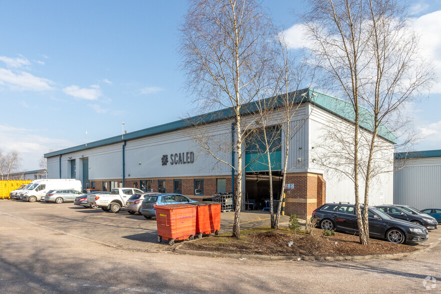 Caen Vw, Swindon for lease - Primary Photo - Image 1 of 6