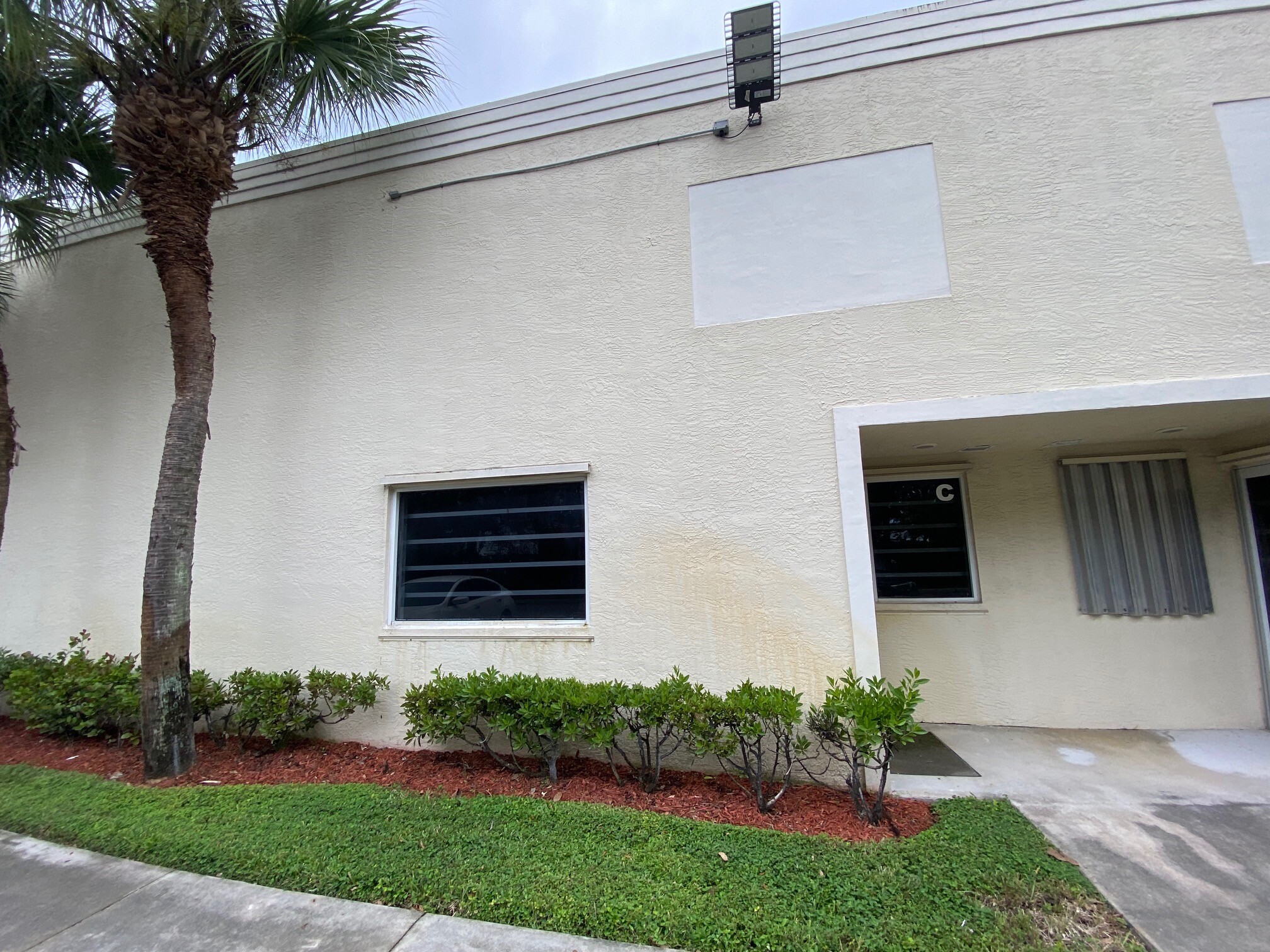 352 Tall Pines Rd, West Palm Beach, FL for lease Interior Photo- Image 1 of 6