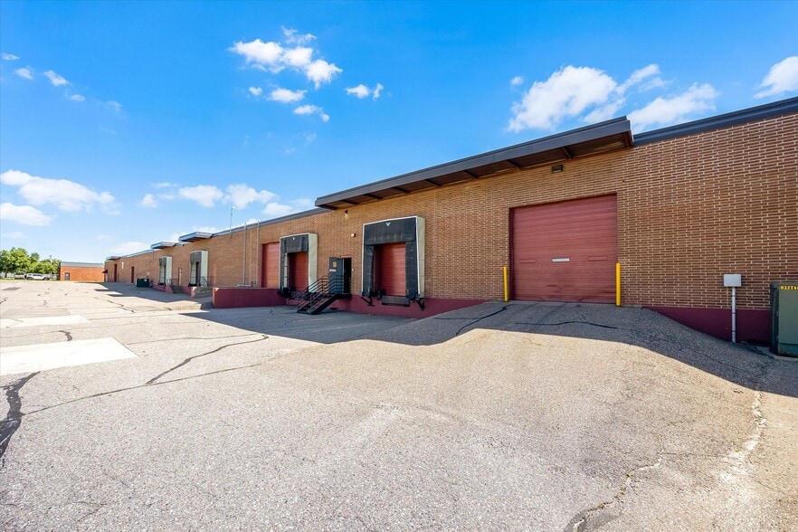 130-150 Eva St, Saint Paul, MN for lease - Building Photo - Image 1 of 41