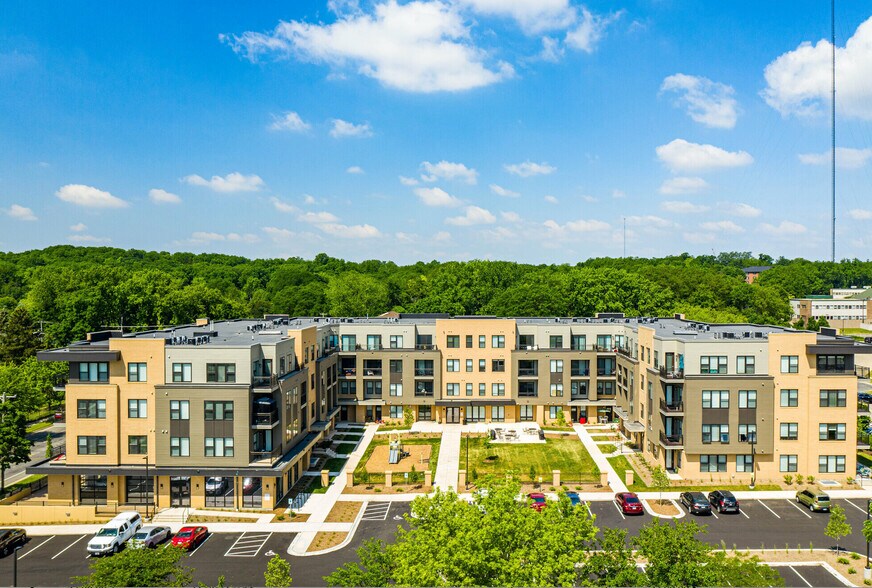 5630 Schroeder Rd, Madison, WI 53711 Tailor Place