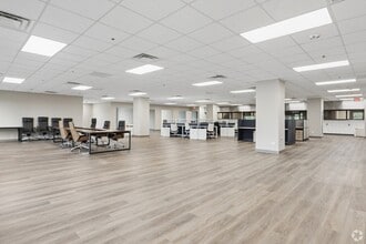9950 Lawrence Ave, Schiller Park, IL for lease Interior Photo- Image 1 of 2