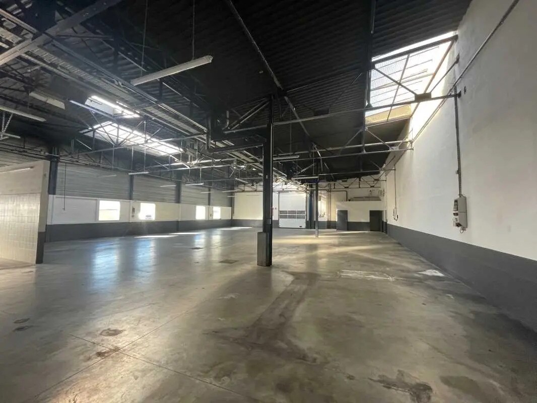 Flex in Vénissieux for lease Building Photo- Image 1 of 8